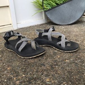 Chacos Black/White Strap Womens 9